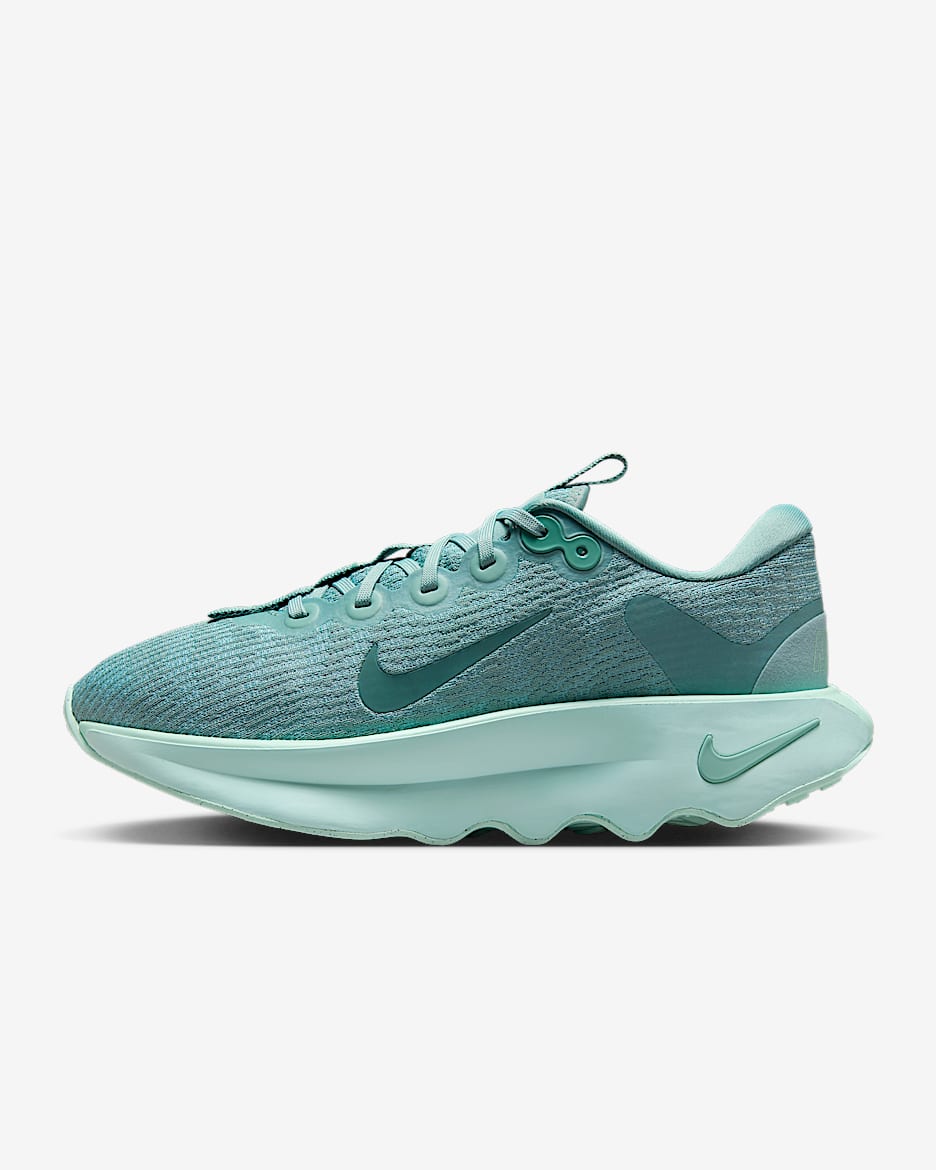 最新作 Women's Motiva Nike Walking Nike.com Shoes. 靴